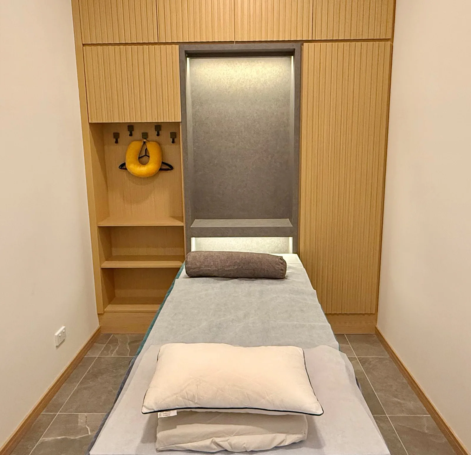 Private treatment room with grey stone feature-alcove and single bed